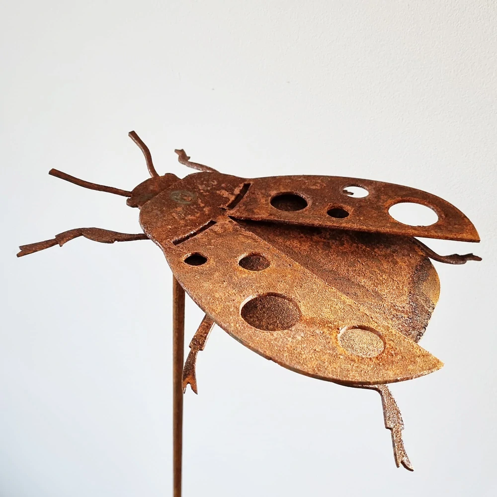 Zahradní dekorace kovový zápich 3D Beruška 113 cm