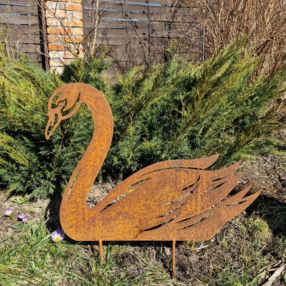 Zahradní kovový zápich Labuť rezavá 57 cm