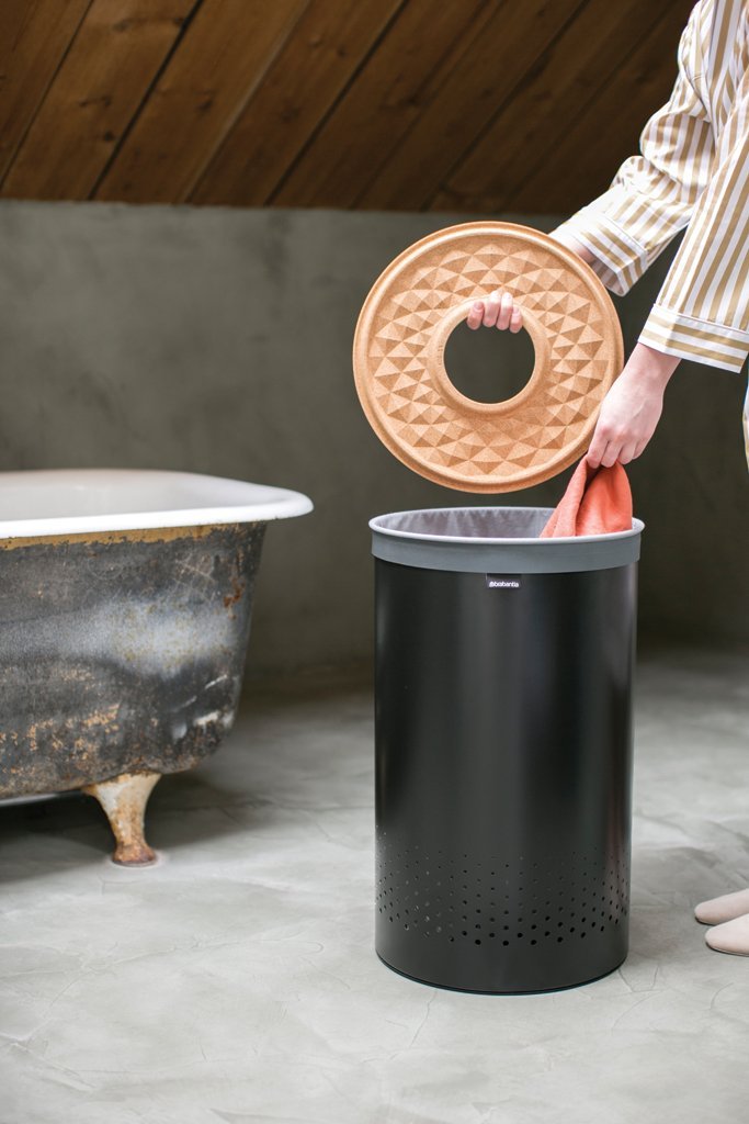 Brabantia Koš na prádlo 60L černý, korkové víko