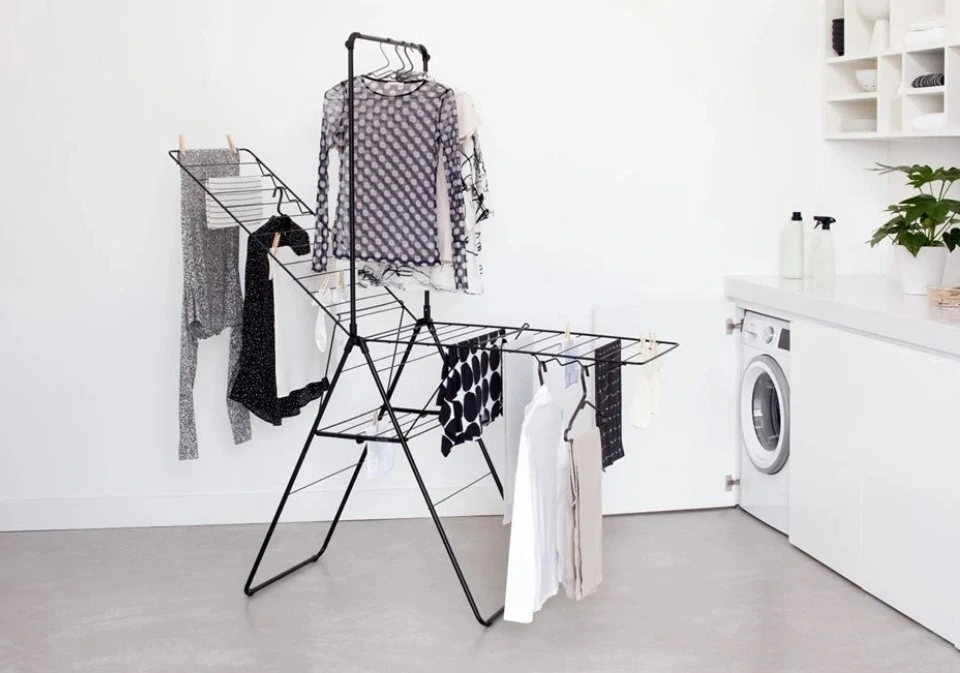 Brabantia Sušák Hangon 25 m s věšákem, matná černá