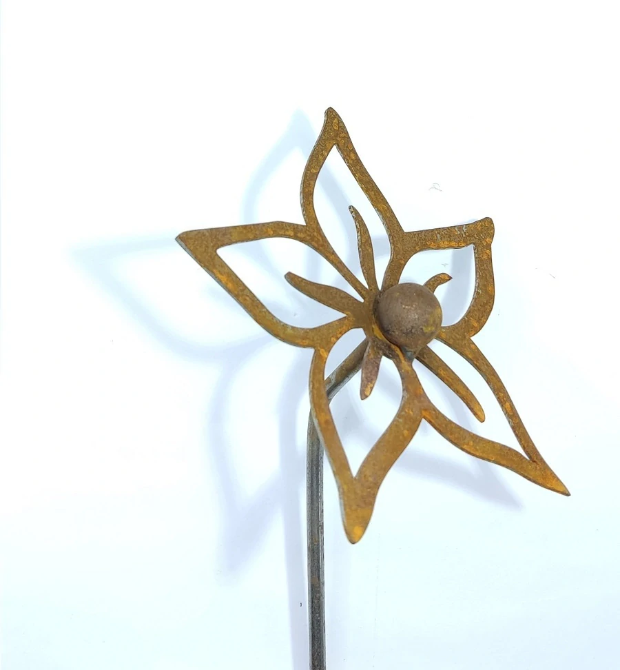 Zahradní kovový zápich corten 3D Květina rezavá 60 cm
