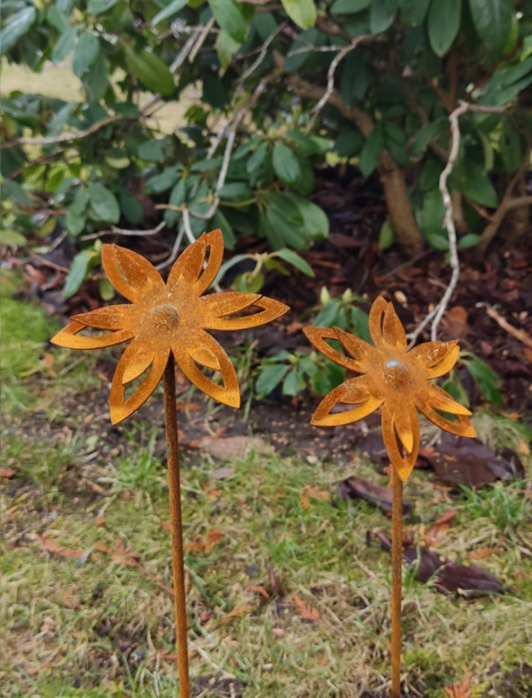 Kovový zahradní zápich corten 3D Květina rezavá 50 cm