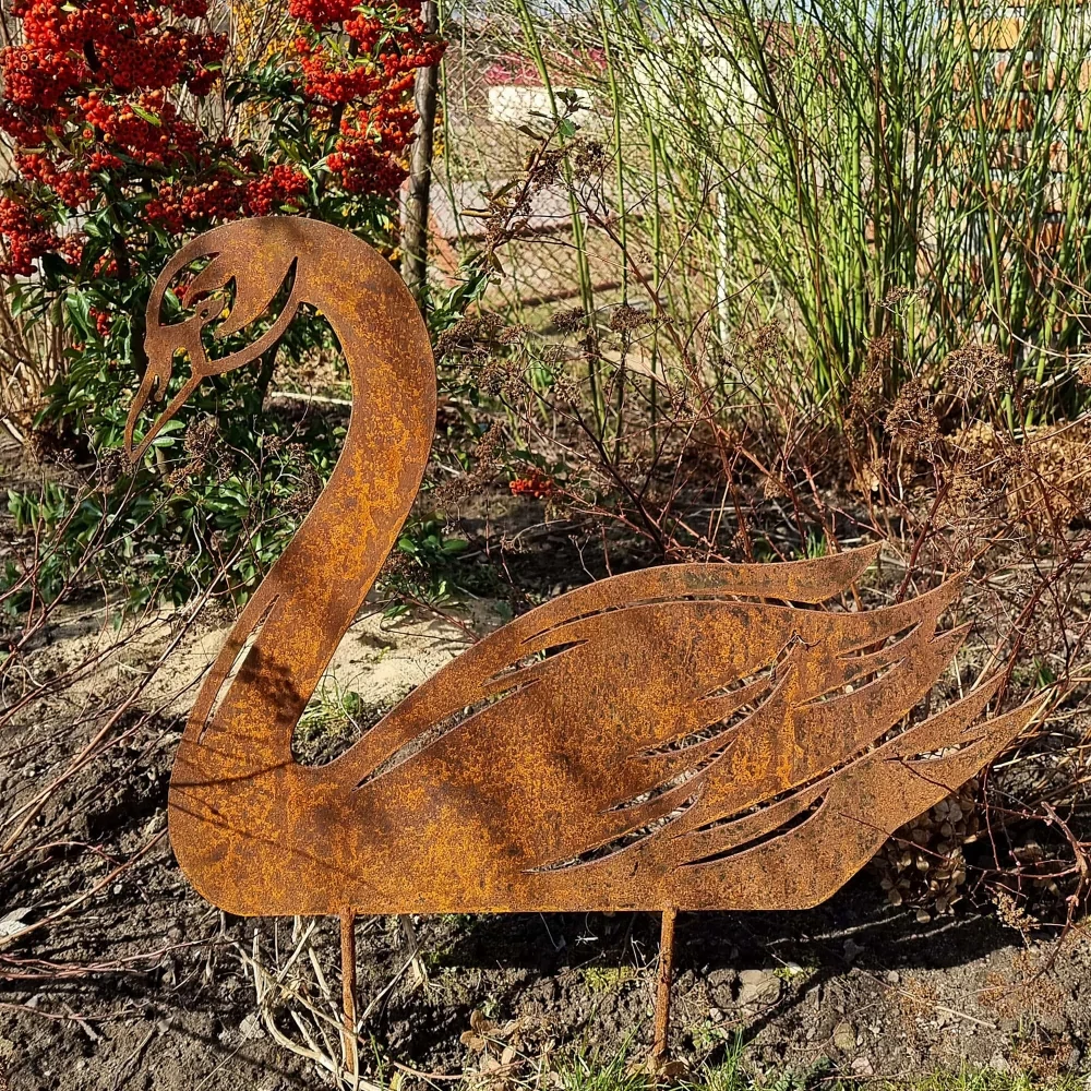 Zahradní kovový zápich Labuť rezavá 57 cm