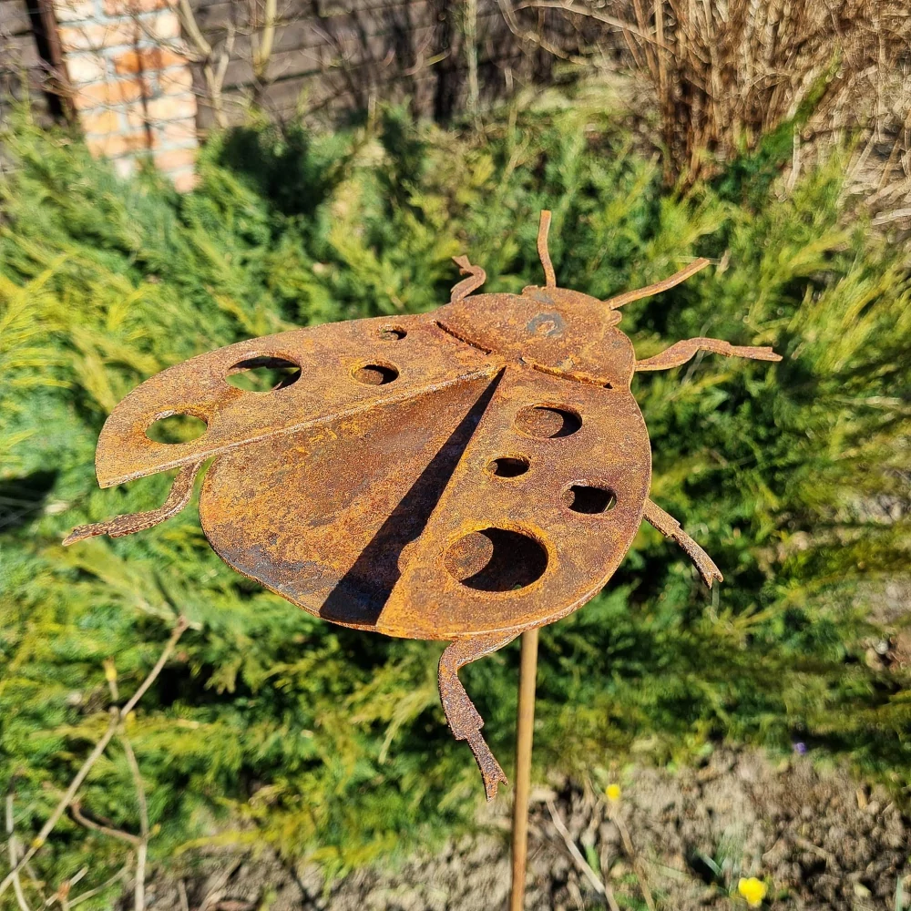 Zahradní dekorace kovový zápich 3D Beruška 113 cm