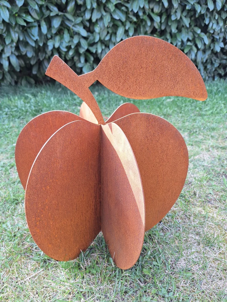 Kovová zahradní dekorace Jablko 3D střední 56 cm corten