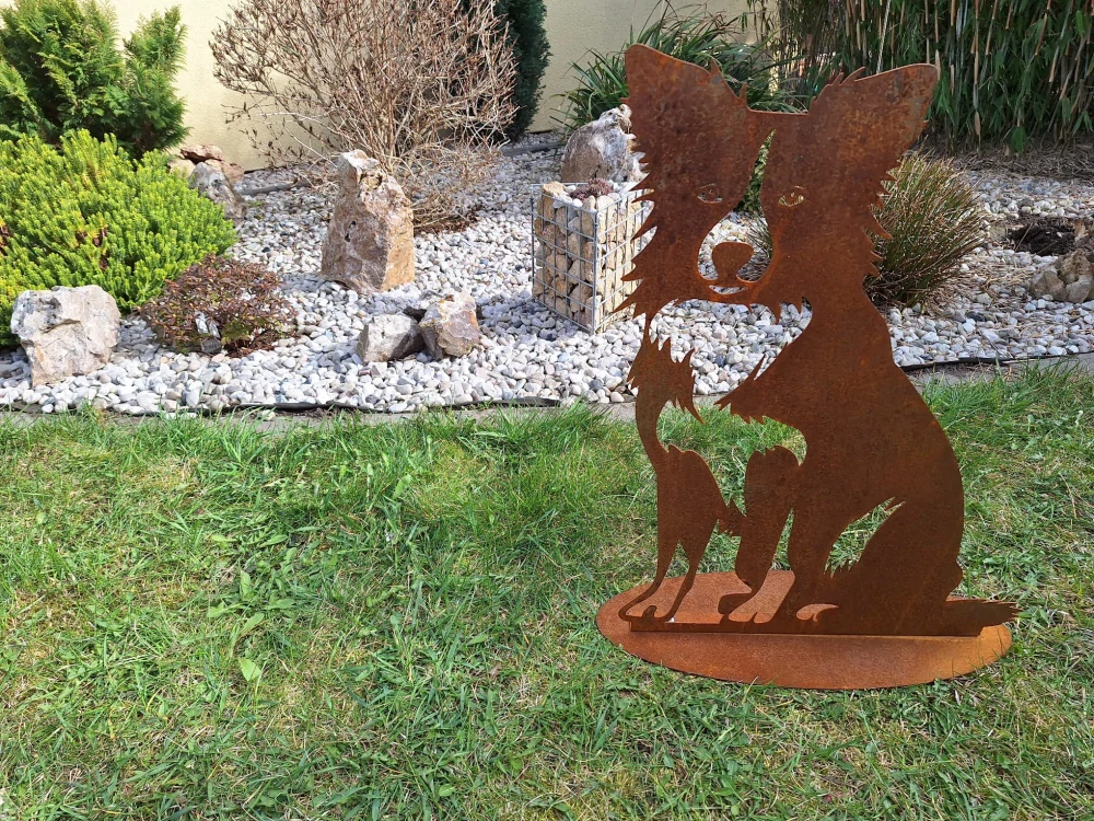 Zahradní kovová dekorace Pes velký na podstavci corten výška 60 cm