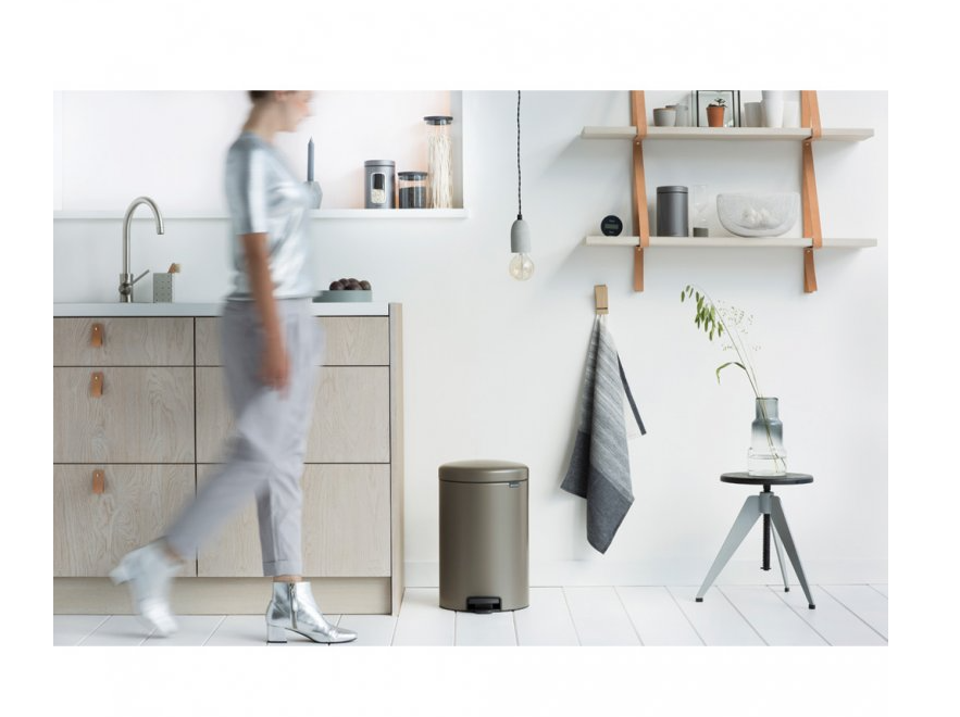 Brabantia Pedálový odpadkový koš newIcon - 20 L platinová