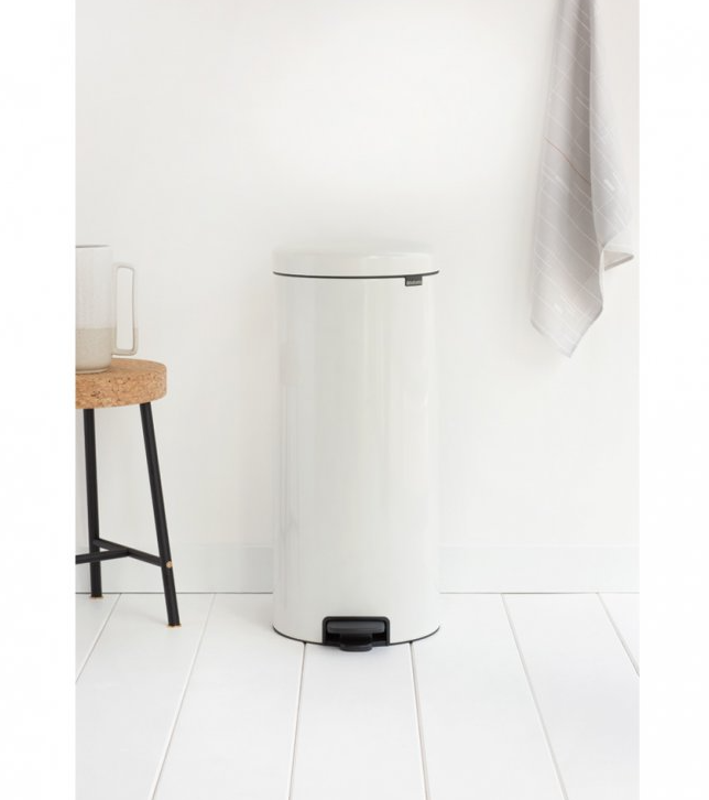 Brabantia Pedálový odpadkový koš newIcon - 30 L, bílá