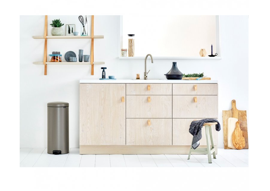 Brabantia Pedálový odpadkový koš newIcon - 30 L, platinová
