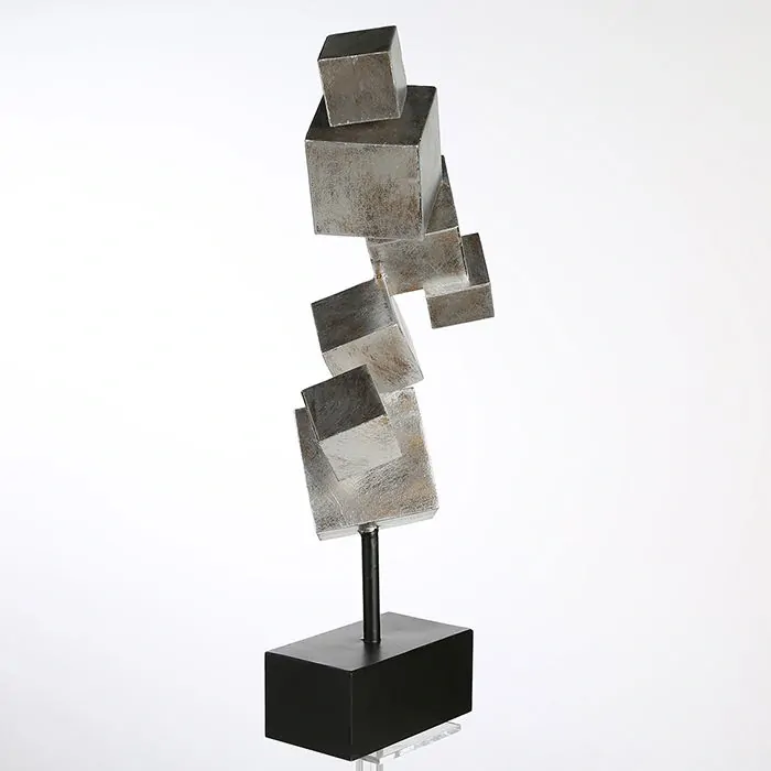Kovová stolní dekorace Kostky 56 cm