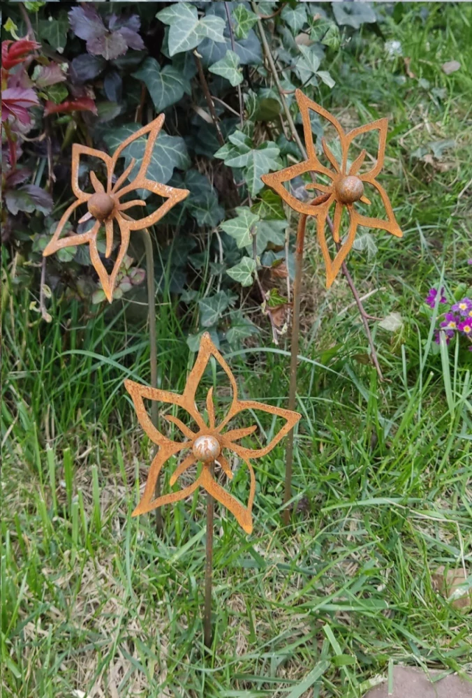 Zahradní kovový zápich corten 3D Květina rezavá 60 cm