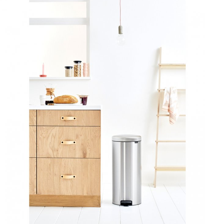 Brabantia Pedálový odpadkový koš newIcon - 30 L, matná ocel FPP