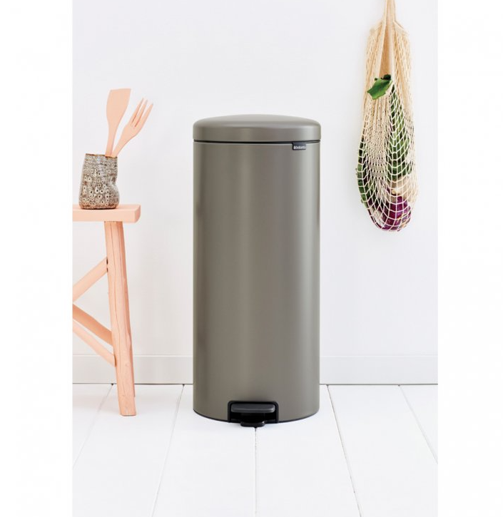 Brabantia Pedálový odpadkový koš newIcon - 30 L, platinová
