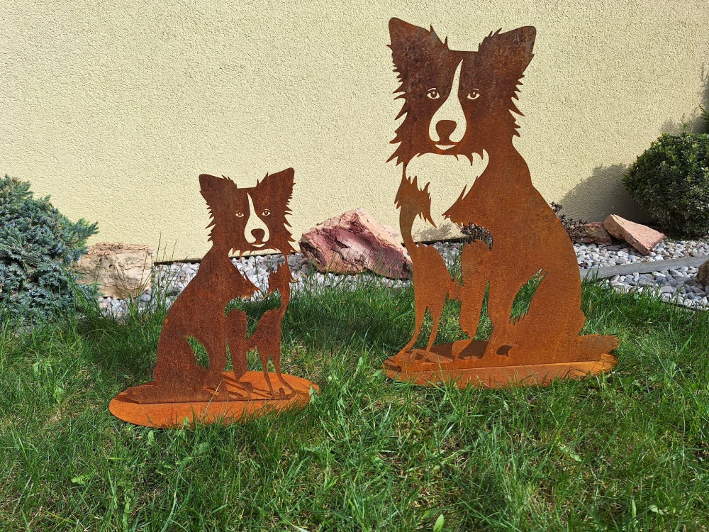 Zahradní kovová dekorace Pes velký na podstavci corten výška 60 cm